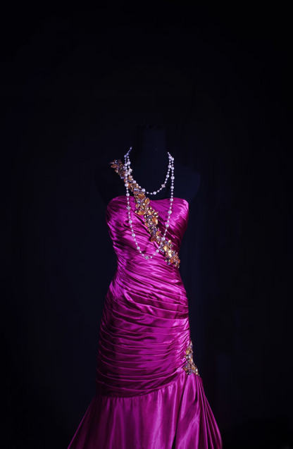 Robe de bal rétro sirène asymétrique fuchsia en satin perlé style vintage, robe de soirée longue AU028