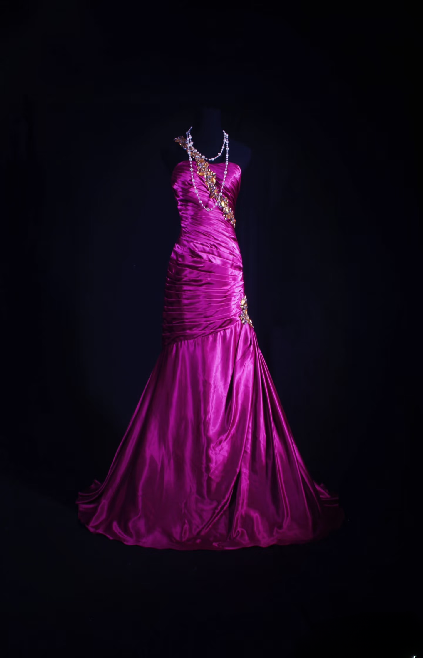 Robe de bal rétro sirène asymétrique fuchsia en satin perlé style vintage, robe de soirée longue AU028