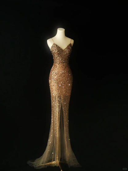 Robe de bal longue sirène à sequins dorés et décolleté cœur, inspiration DH2935