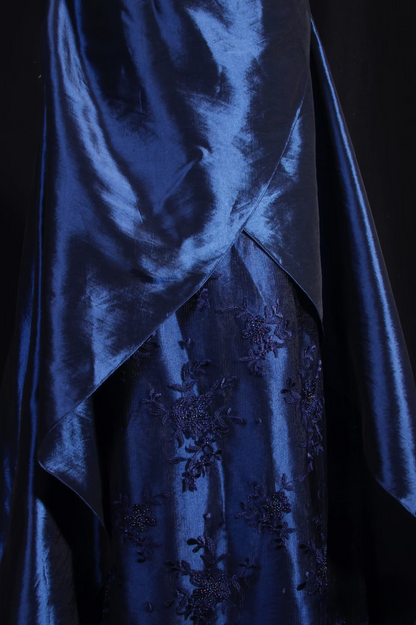 Robe de bal rétro, coupe trapèze, bleu marine, bretelles spaghetti, années 80, ornée de dentelle appliquée, satin, robe de soirée longue vintage AU031