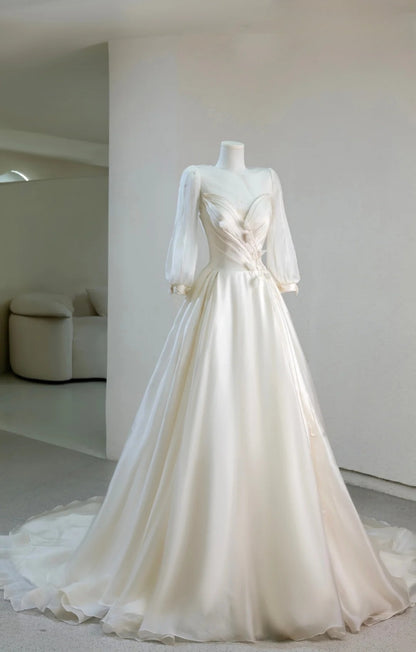 Princess Women's Ball Gown Sweetheart With Long Sleeves Appliqued White Lace Sweep Train Wedding Dresses AU033