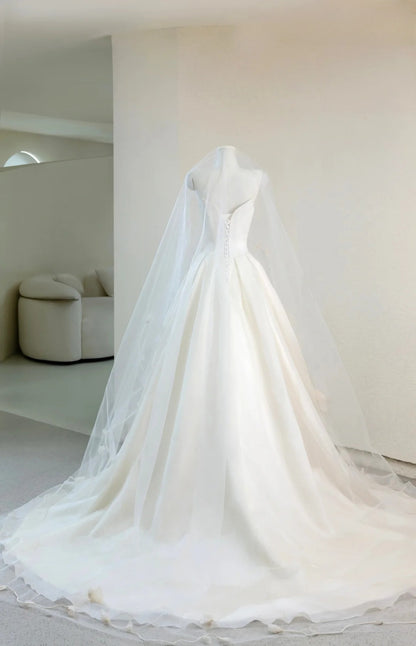 Princess Women's Ball Gown Sweetheart With Long Sleeves Appliqued White Lace Sweep Train Wedding Dresses AU033