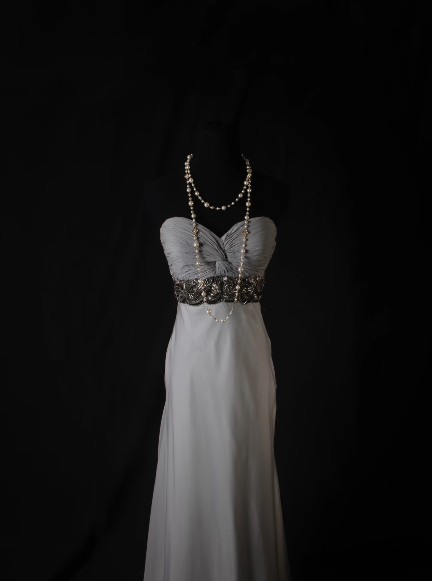 Robes de bal rétro, coupe trapèze, décolleté cœur, gris argenté, perles, style vintage années 80, robes de soirée longues, référence AU035