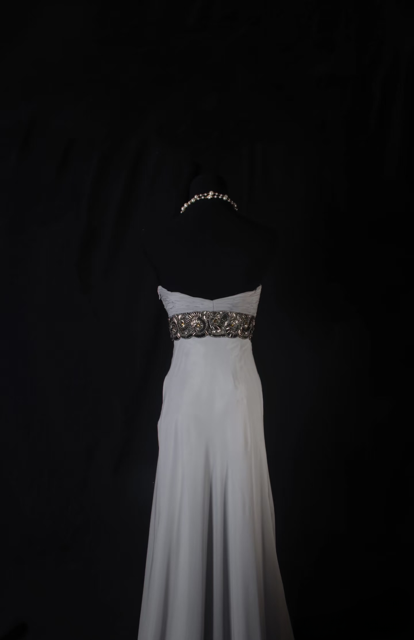 Robes de bal rétro, coupe trapèze, décolleté cœur, gris argenté, perles, style vintage années 80, robes de soirée longues, référence AU035