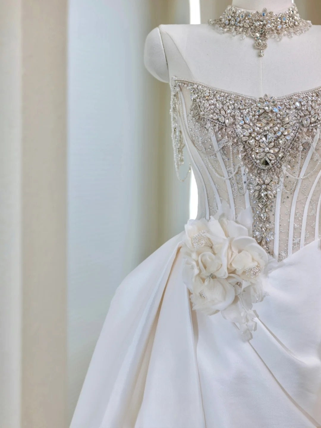 Princess Women's Ball Gown Strapless White With Silver Beads Satin Floor Length Wedding Dresses AU037