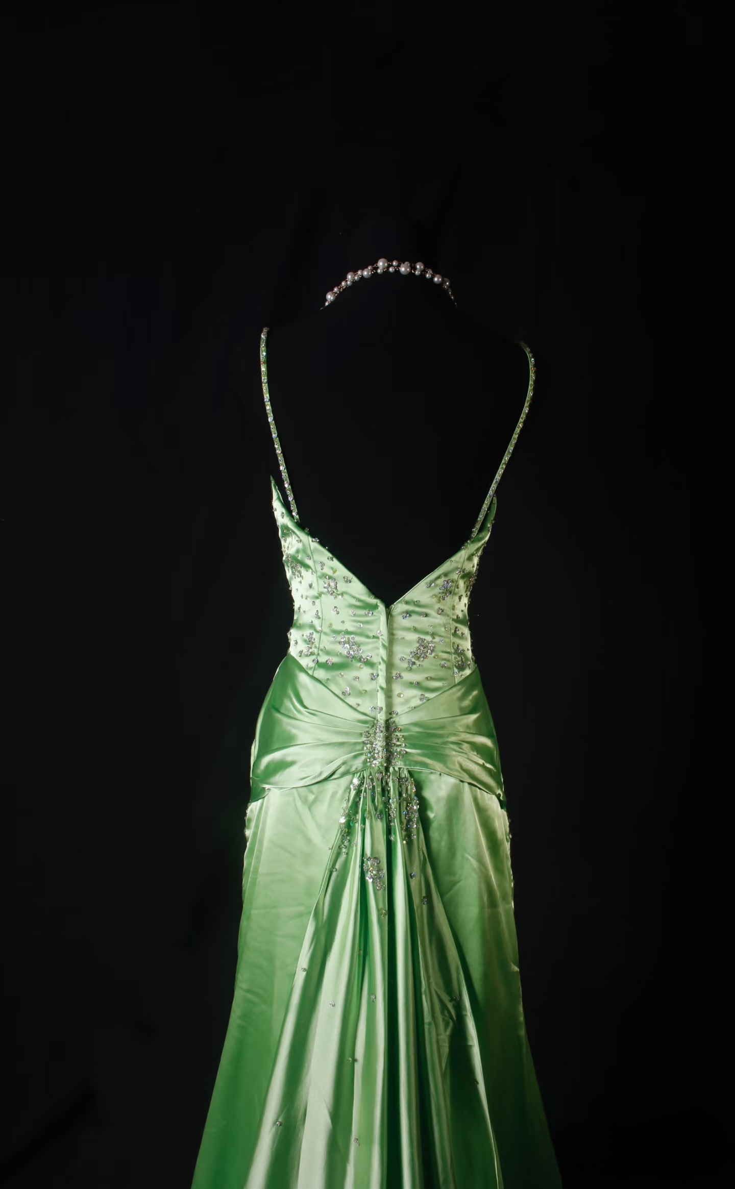 Robe de bal rétro sirène à fines bretelles années 80 avec fente ornée de perles argentées, en satin vert, style vintage, robe de soirée longue AU038