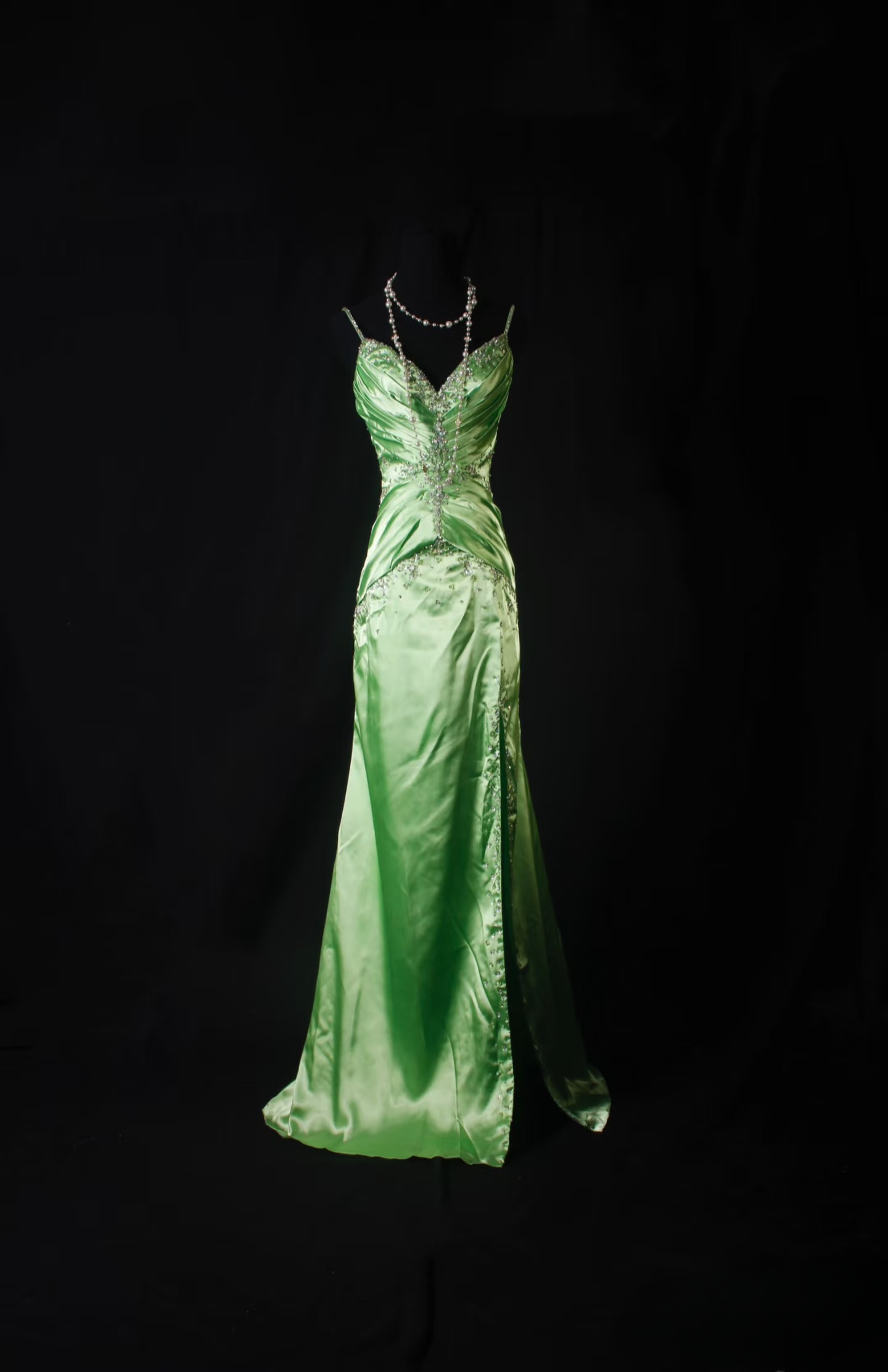 Robe de bal rétro sirène à fines bretelles années 80 avec fente ornée de perles argentées, en satin vert, style vintage, robe de soirée longue AU038