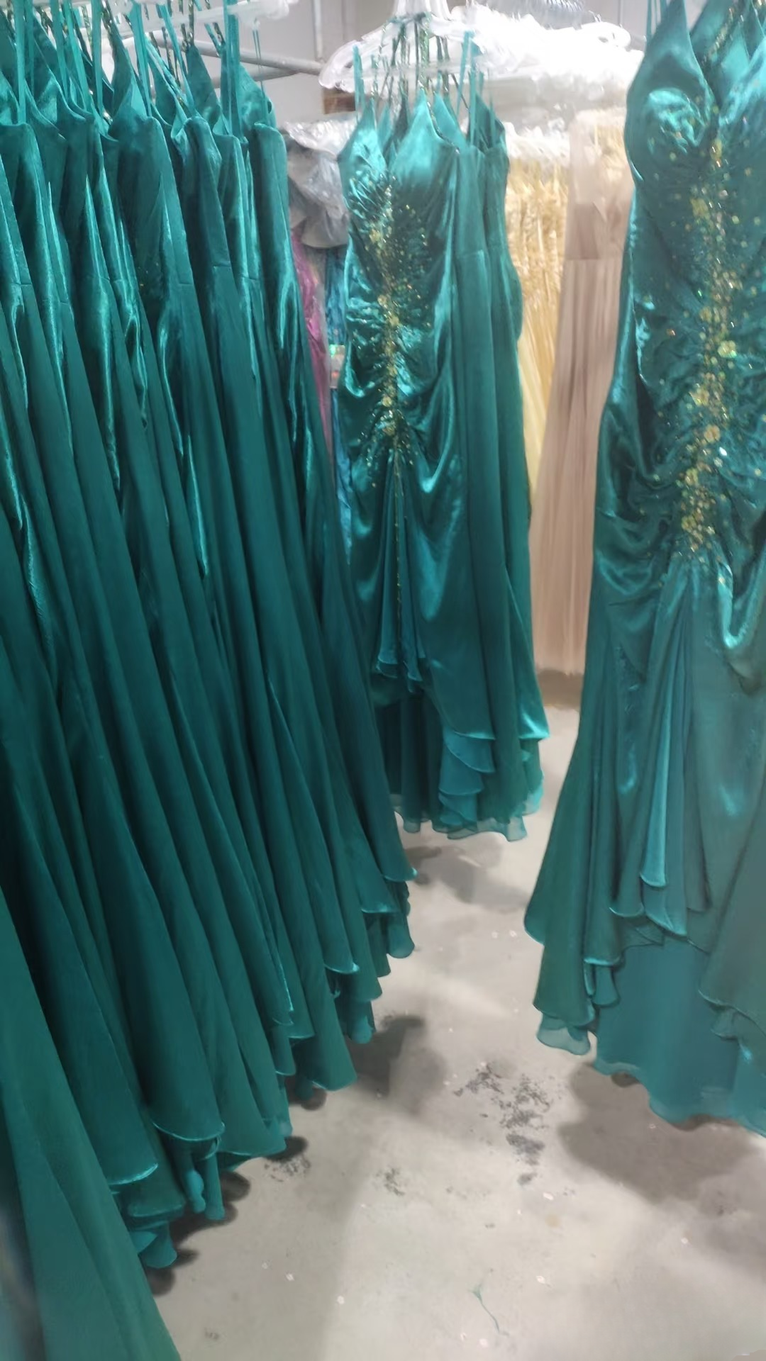 Retro Prom Dresses Mermaid Halter Green With Gold Beaded 70s Pleated Vintage Fashion Long Prom Dresses Party Gowns AU041