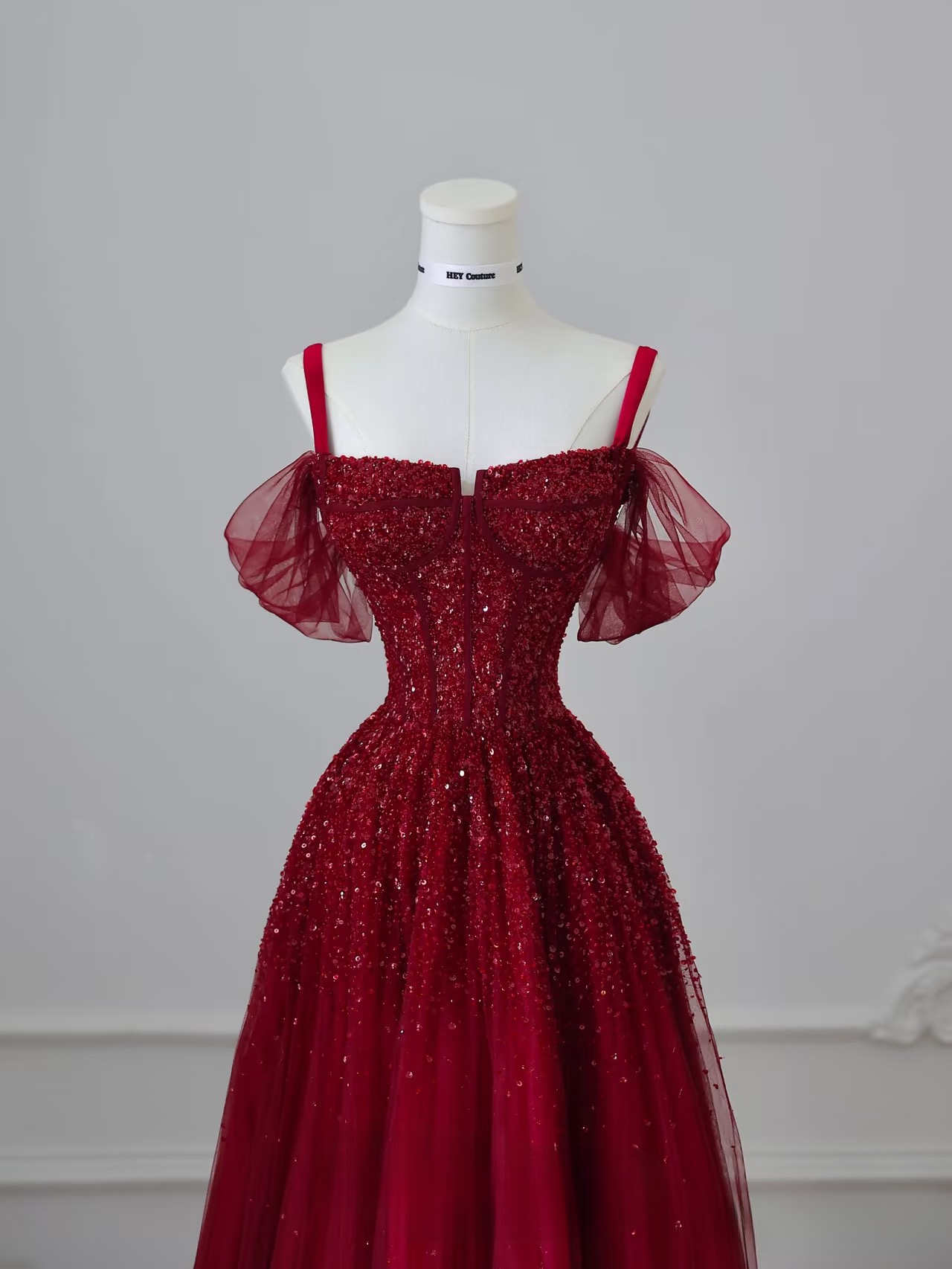 Elegant Ball Gown Spaghetti Straps Tulle Short Sleeves Burgundy Long Stunning Prom Dresses Inspiration Prom Gowns Princess Graduation Dress AU044