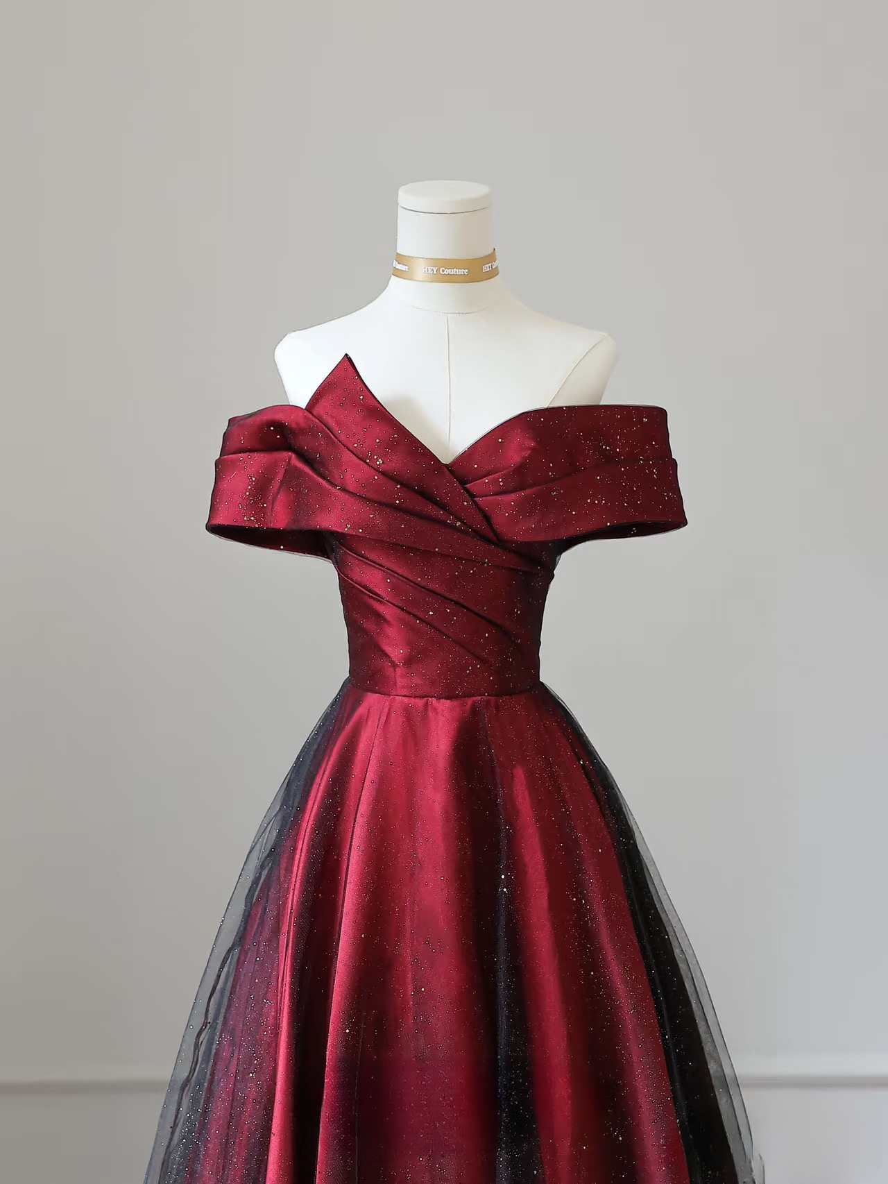 Schlichtes Ballkleid aus schulterfreiem Tüll in Burgunderrot, atemberaubende Ballkleider, Inspiration, Ballkleider mit Ärmeln, Prinzessin, formelles Abschlusskleid AU045