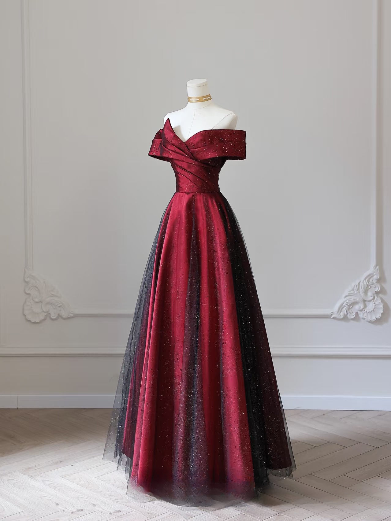Schlichtes Ballkleid aus schulterfreiem Tüll in Burgunderrot, atemberaubende Ballkleider, Inspiration, Ballkleider mit Ärmeln, Prinzessin, formelles Abschlusskleid AU045