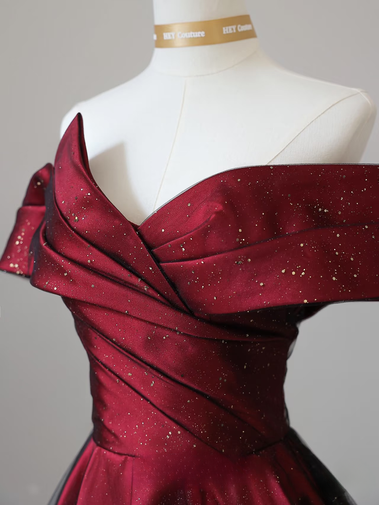 Schlichtes Ballkleid aus schulterfreiem Tüll in Burgunderrot, atemberaubende Ballkleider, Inspiration, Ballkleider mit Ärmeln, Prinzessin, formelles Abschlusskleid AU045