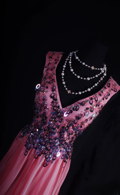 Robe de bal vintage années 1950, style rétro chic, coupe trapèze, col en V, en mousseline rose ornée de perles, robe longue inspirée des années 1950 (AU047)
