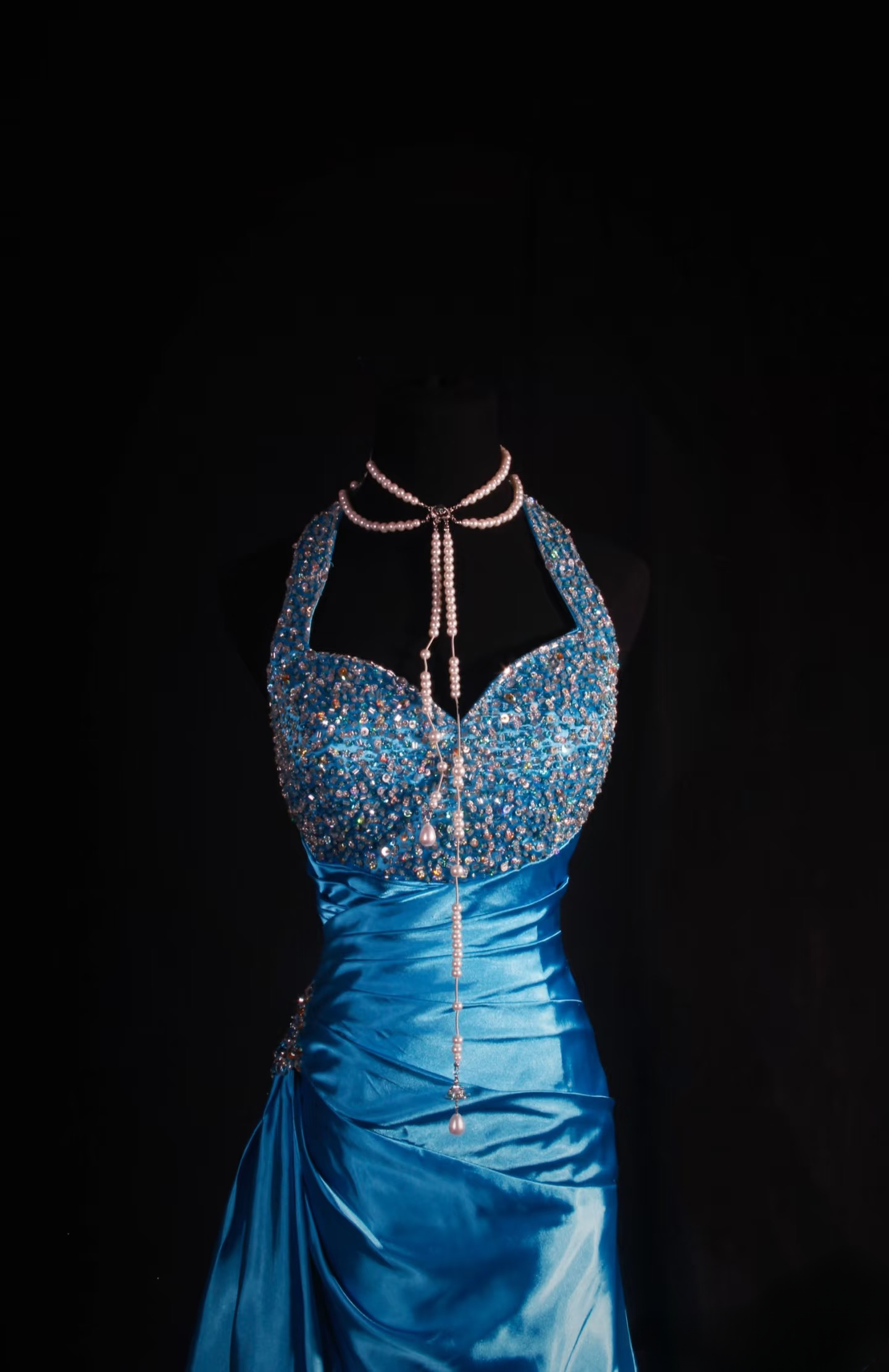 Robe de bal rétro fourreau dos nu bleue ornée de perles argentées, style années 70-80, plissée, robe de soirée longue vintage AU048