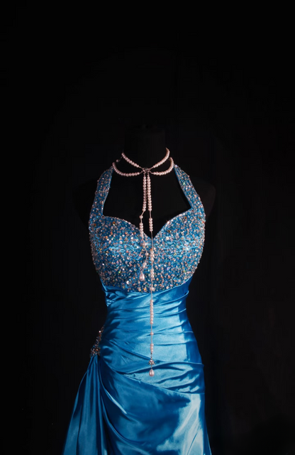 Robe de bal rétro fourreau dos nu bleue ornée de perles argentées, style années 70-80, plissée, robe de soirée longue vintage AU048