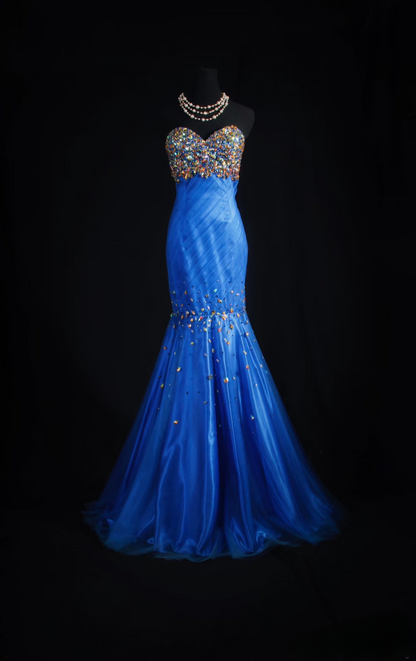 Robe de bal vintage style sirène, décolleté cœur, tulle bleu royal, perles, robe longue, inspiration robe de bal AU054