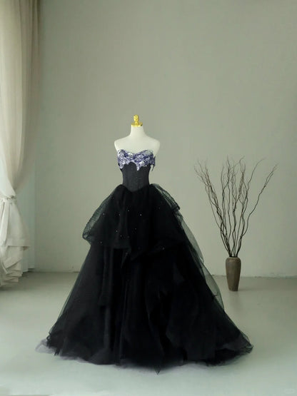 Robe de bal longue en tulle noir à décolleté cœur, ornée de sequins (AU061)
