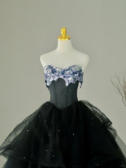 Robe de bal longue en tulle noir à décolleté cœur, ornée de sequins (AU061)