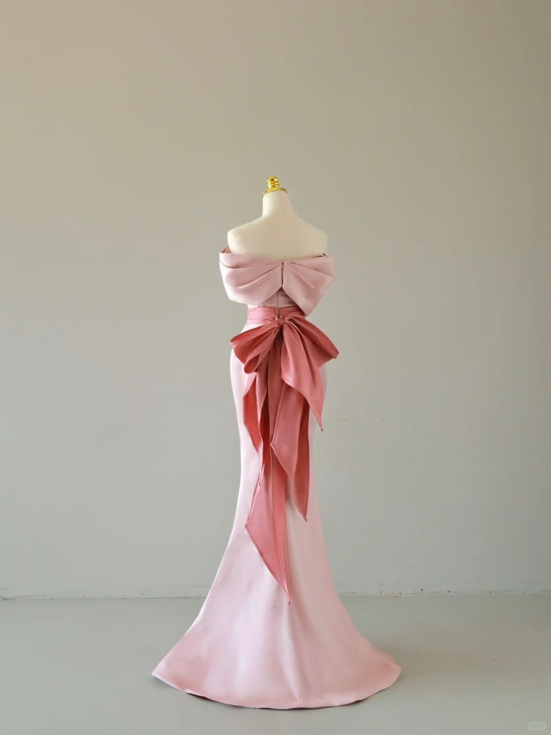 Robe de bal sirène simple, décolleté cœur, satin rose poudré, manches courtes, robe longue AB222