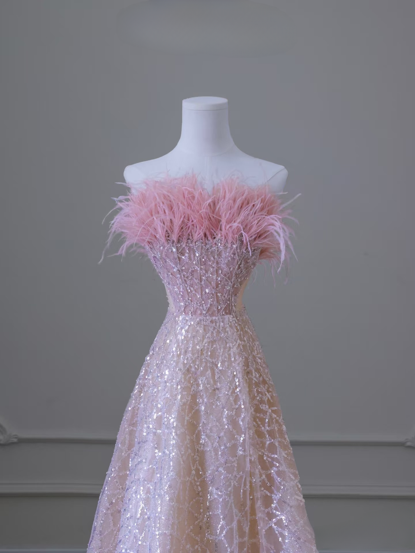 Klassisches, trägerloses, langes Ballkleid in A-Linie mit Pailletten in Rosa, Inspiration, trendige Ballkleider, formelles Ballkleid AU069