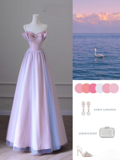 Robe de bal longue élégante en tulle à bretelles spaghetti et perles roses. Inspiration : robes de bal tendance. Robe de bal AU071.
