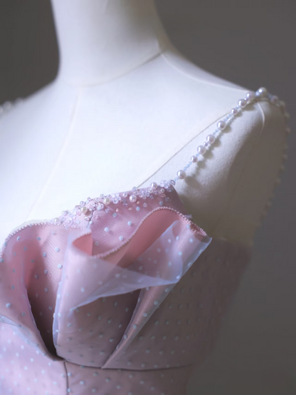 Robe de bal longue élégante en tulle à bretelles spaghetti et perles roses. Inspiration : robes de bal tendance. Robe de bal AU071.