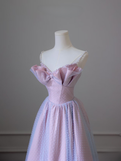 Robe de bal longue élégante en tulle à bretelles spaghetti et perles roses. Inspiration : robes de bal tendance. Robe de bal AU071.