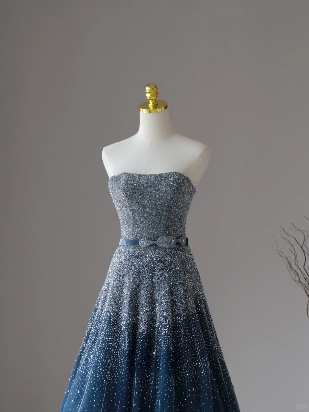 Charming Ball Gown Strapless Navy Blue With Silver Beads Tulle Sleeveless Prom Dresses Long Prom Gowns AU082