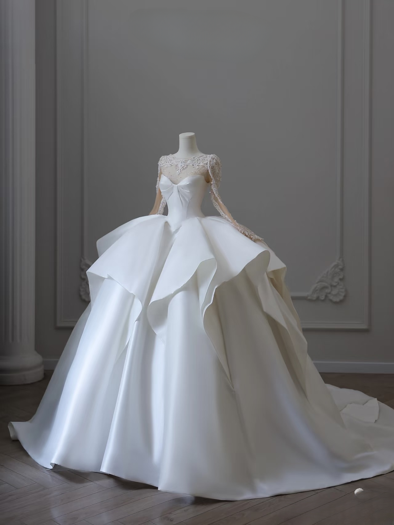 Verträumtes Ballkleid Sweetheart Satin Weiß Applikationen Lange Ärmel Brautkleid Fee Formale Brautkleider AU086