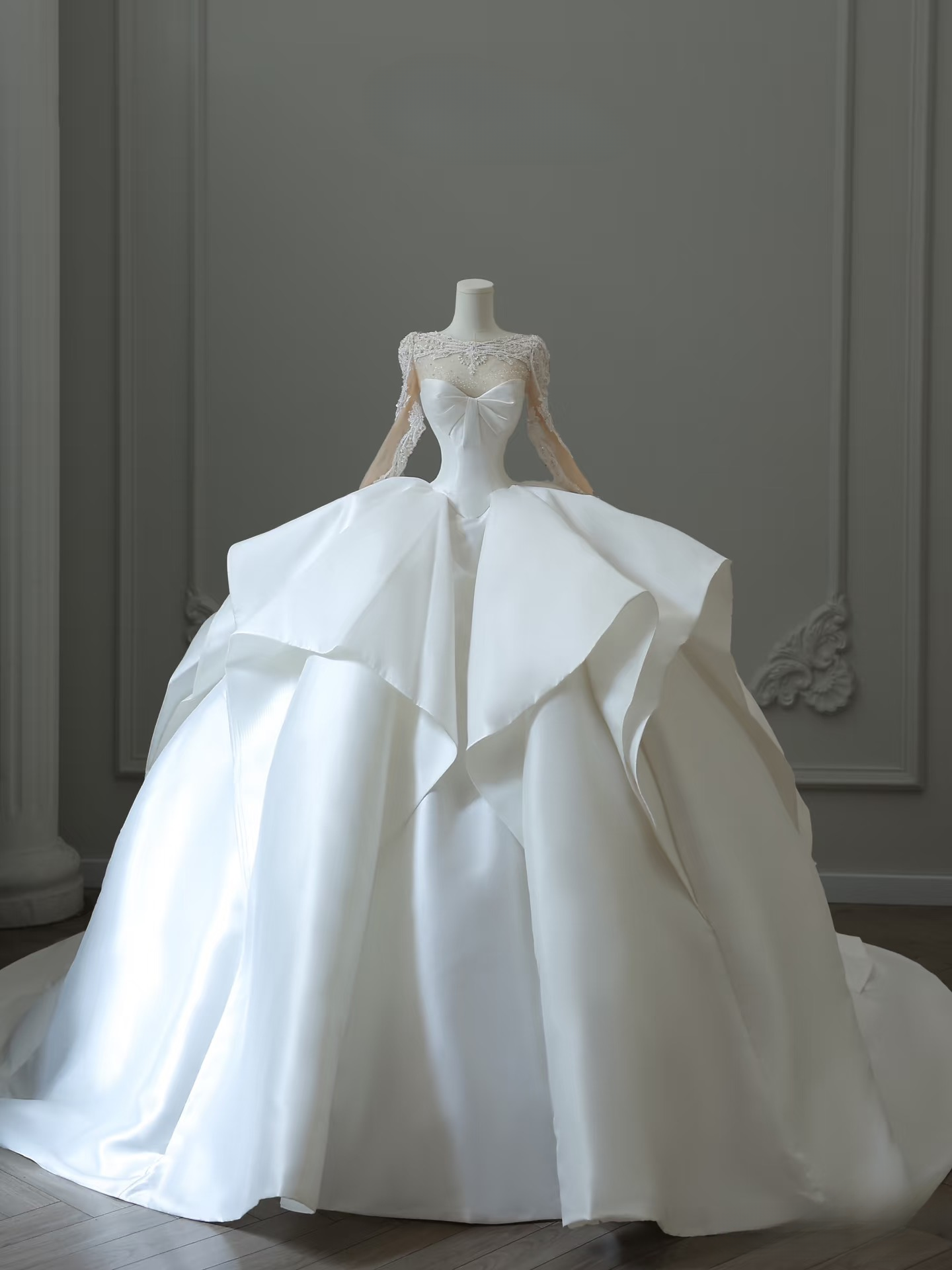 Verträumtes Ballkleid Sweetheart Satin Weiß Applikationen Lange Ärmel Brautkleid Fee Formale Brautkleider AU086