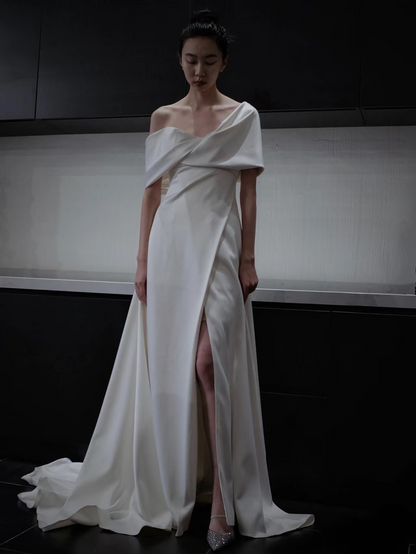 Verträumtes A-Linie Schulterfrei Satin Weiß Kurze Ärmel Brautkleid Fee Formale Brautkleider AU088