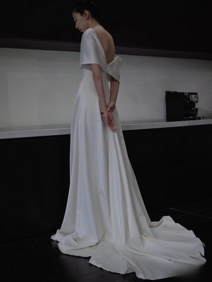 Verträumtes A-Linie Schulterfrei Satin Weiß Kurze Ärmel Brautkleid Fee Formale Brautkleider AU088