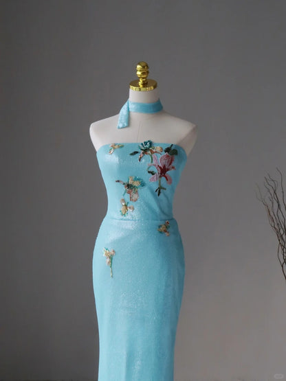 Robe de bal longue sans bretelles, style sirène, ornée de sequins bleus et d'appliqués (AU088)