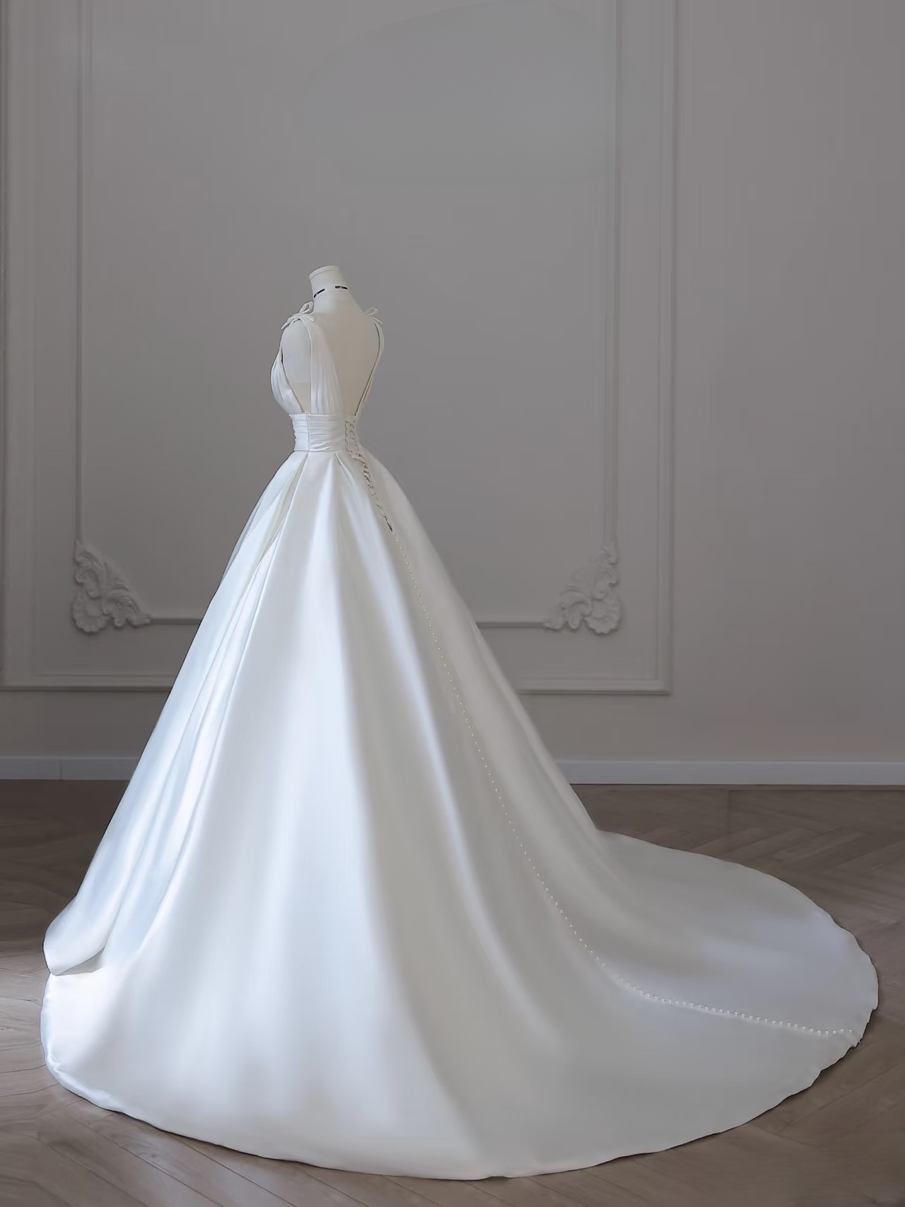 Robe de mariée longue blanche plissée en satin à col en V et simple, tenue de soirée féerique AU089