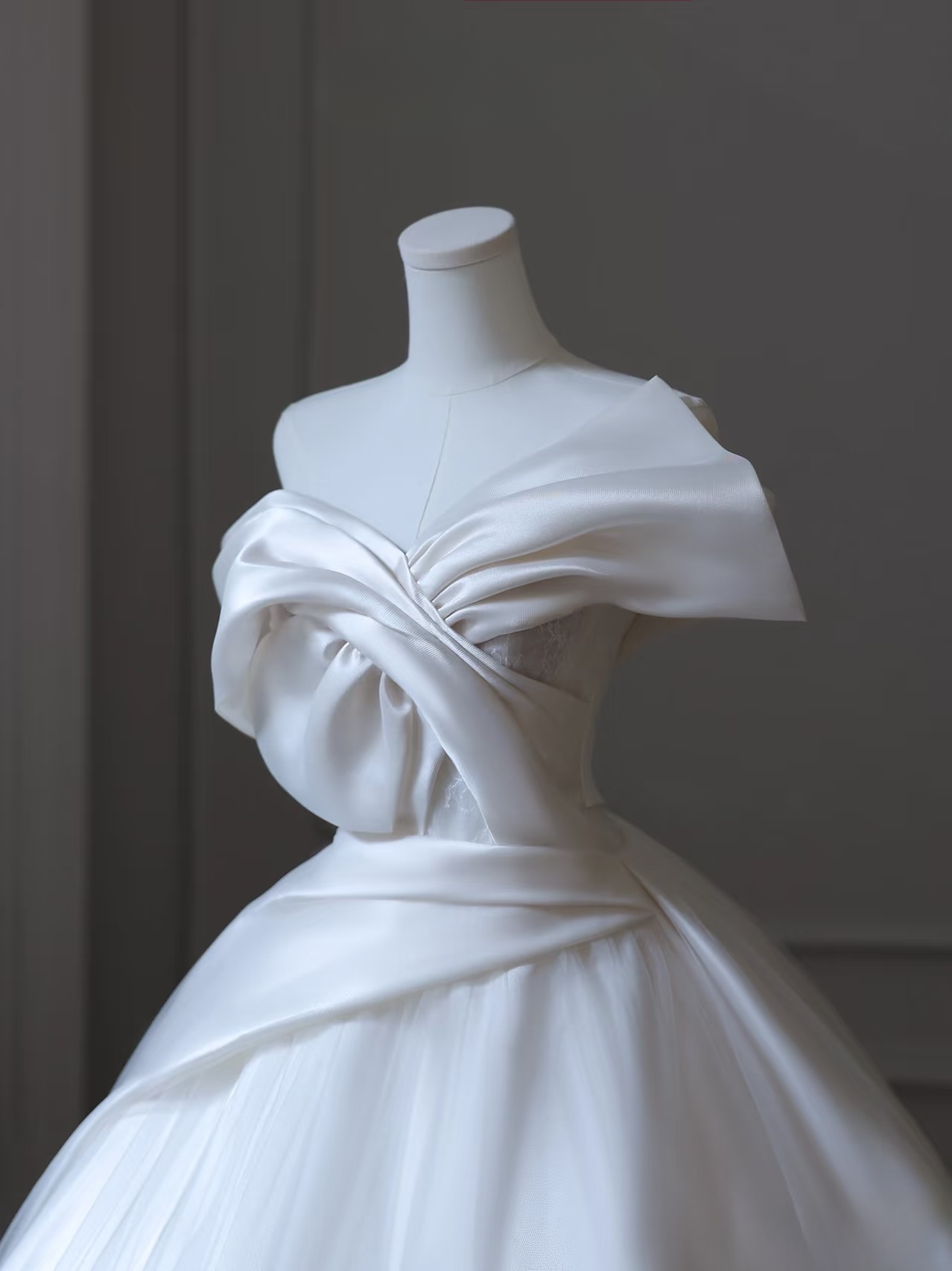Dreamy Ball Gown Off The Shoulder Satin White Short Sleeves Wedding Dress Fairy Formal Wedding Dresses AU090