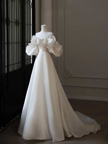 Robe de mariée trapèze en satin blanc à épaules dénudées et manches courtes, tenue de soirée féerique AU091