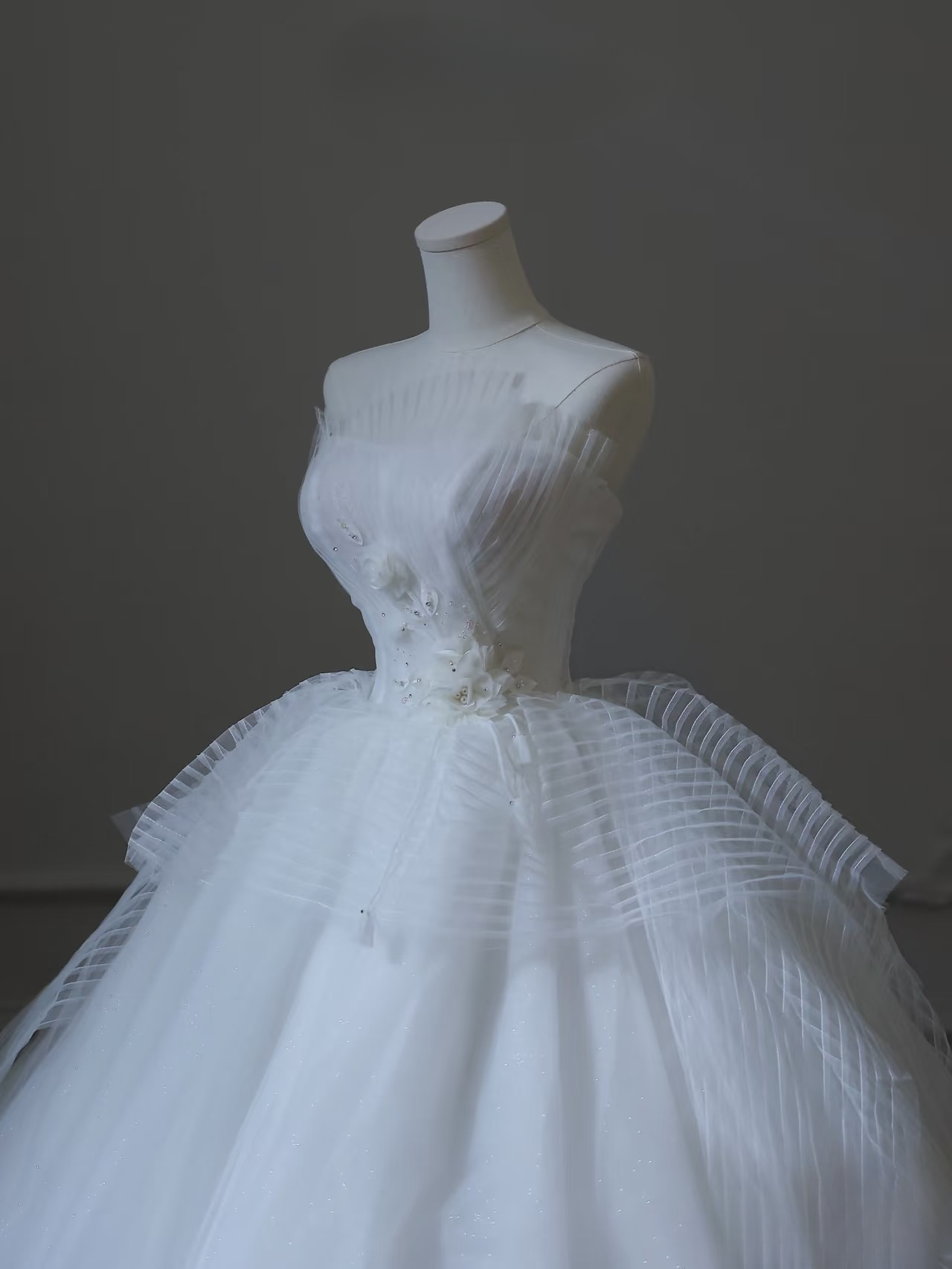 Classic Ball Gown Strapless Tulle White Long Wedding Dress Fairy Formal Wedding Dresses Brides Gowns AU096
