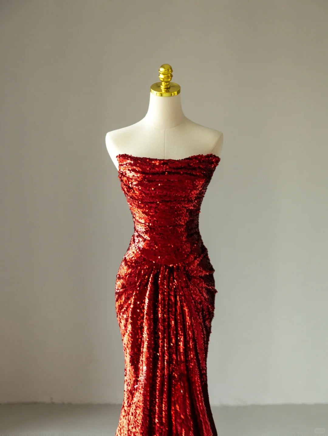 Glitzerndes Meerjungfrauen-Kleid mit Herzausschnitt in Burgunderrot (2026) – Langes, formelles Partykleid für Damen – Ballkleid – Outfit zum 21. Geburtstag (AB1371)