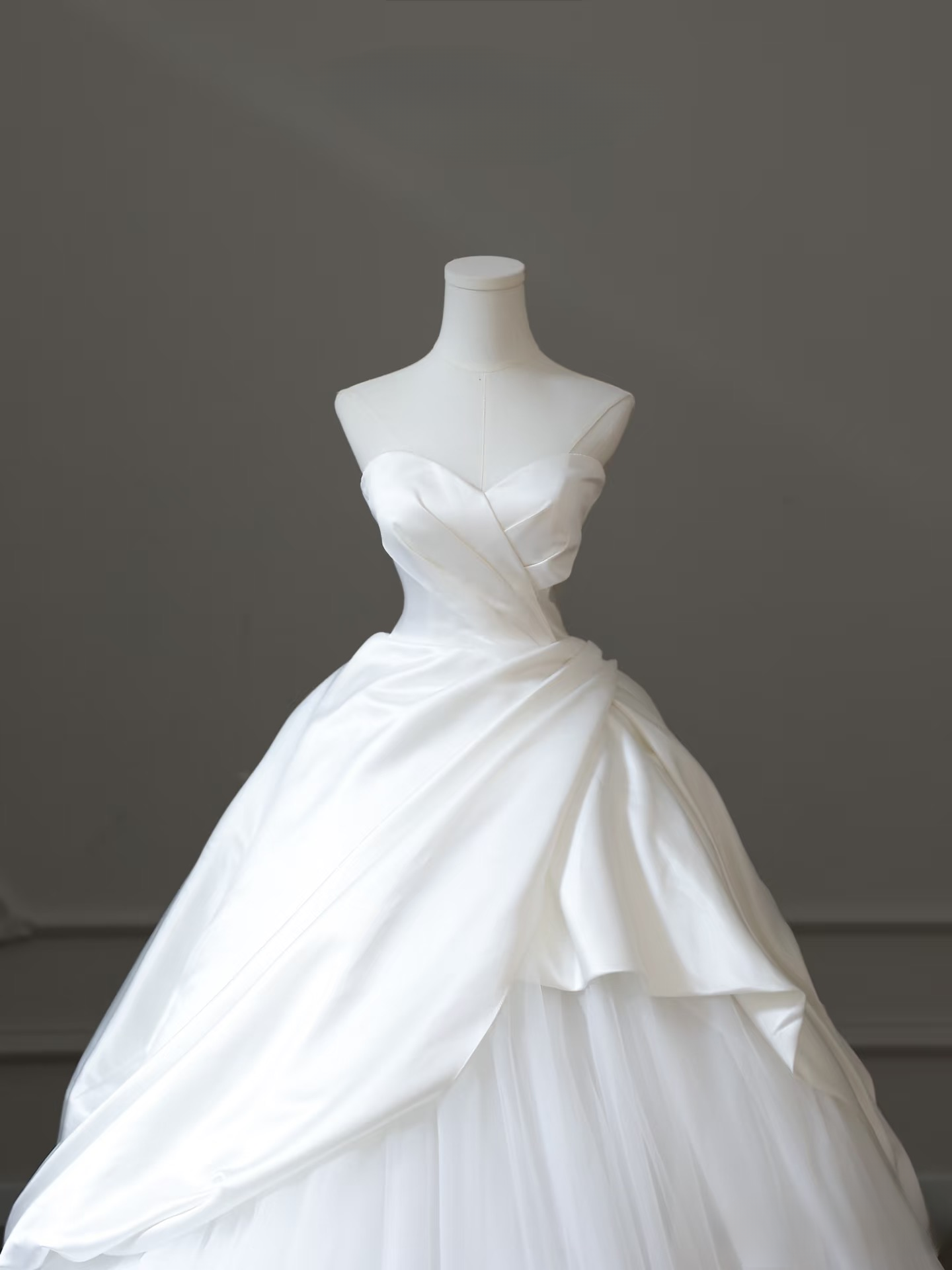 Robe de mariée longue blanche en satin et tulle, élégante robe de bal, décolleté en cœur, tenue de soirée féerique, AU098