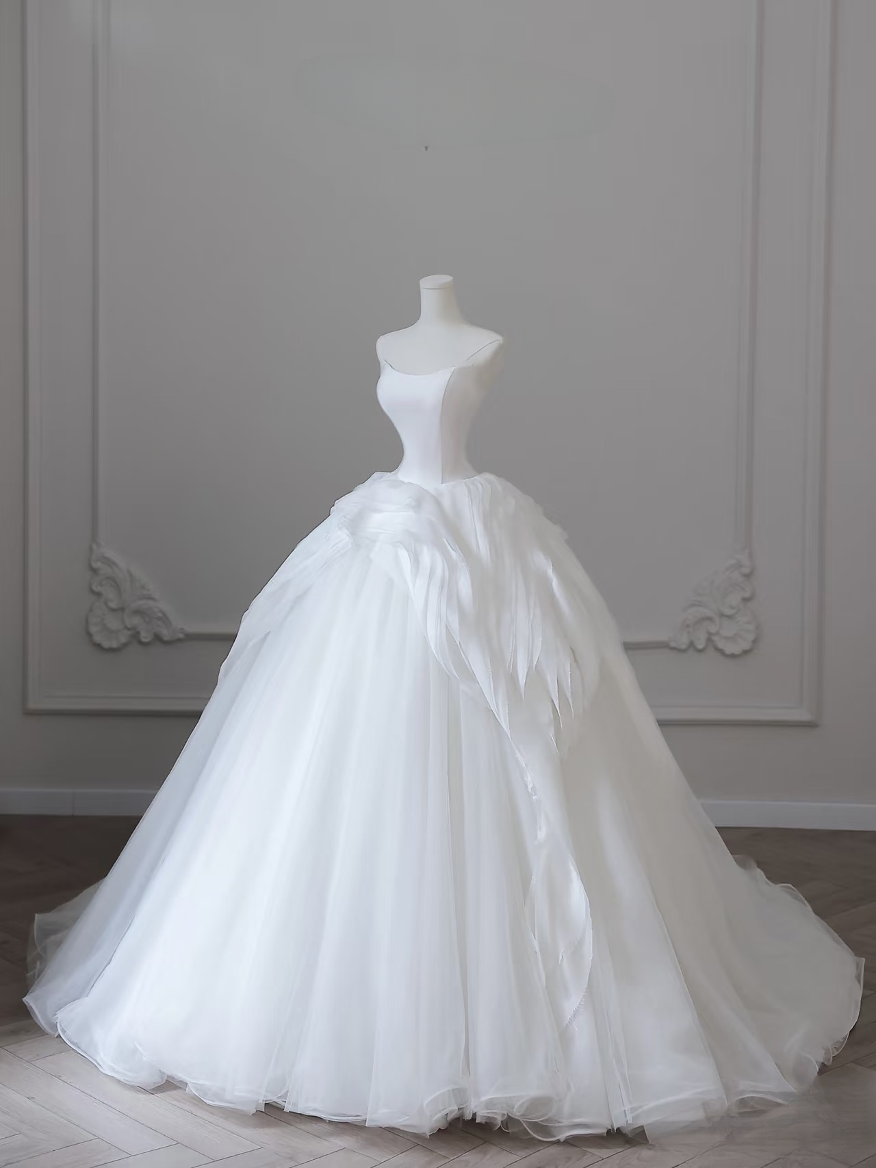 Elegantes Ballkleid Trägerloses Satin Tüll Weiß Langes Brautkleid Fee Formale Brautkleider Brautkleid AU099