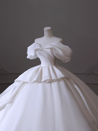 Robe de mariée de rêve en satin blanc à épaules dénudées et manches courtes, tenue de soirée féerique AU108