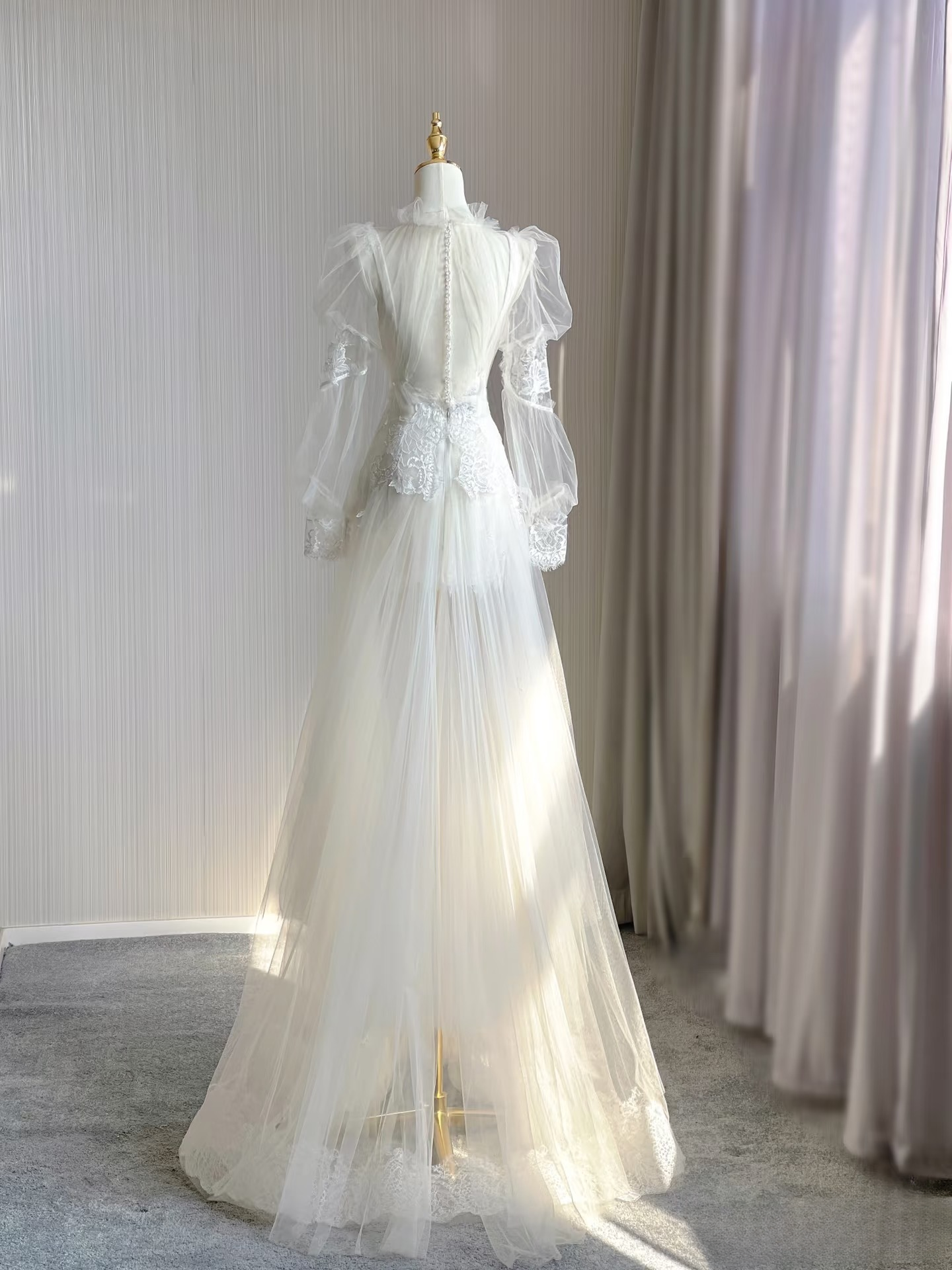 Robe de mariée trapèze en tulle et dentelle blanche, col en V, style féerique, AU126