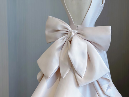 Traum Ballkleid V-Ausschnitt Ärmellos Satin Weiß Brautkleid Fee Formale Bräute Kleid Brautkleider AU138