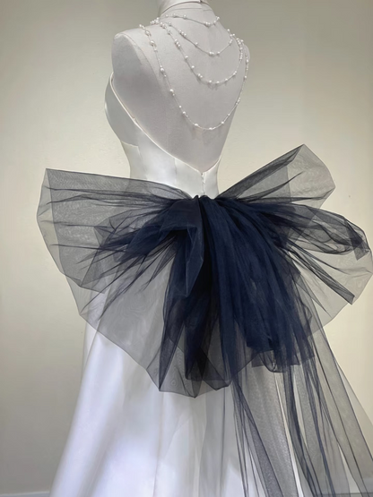 Dream A Line High Neck Sleeveless Satin White Wedding Dress With Black Bow-knot Fairy Formal Brides Gown Wedding Dresses AU139