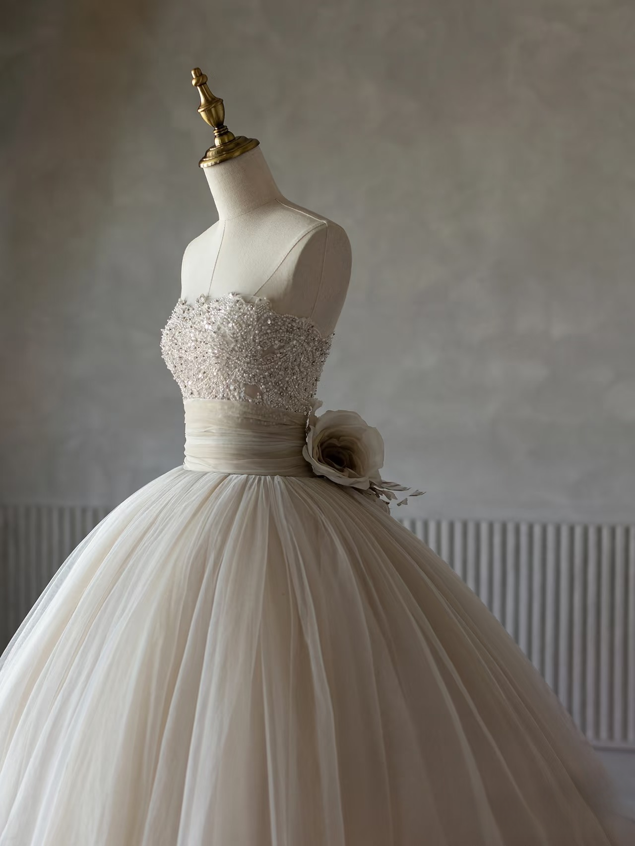 Traum Ballkleid Trägerloses Champagner Ärmelloses Tüll Brautkleid Mit Perlen Fee Formale Bräute Kleid Brautkleider AU142