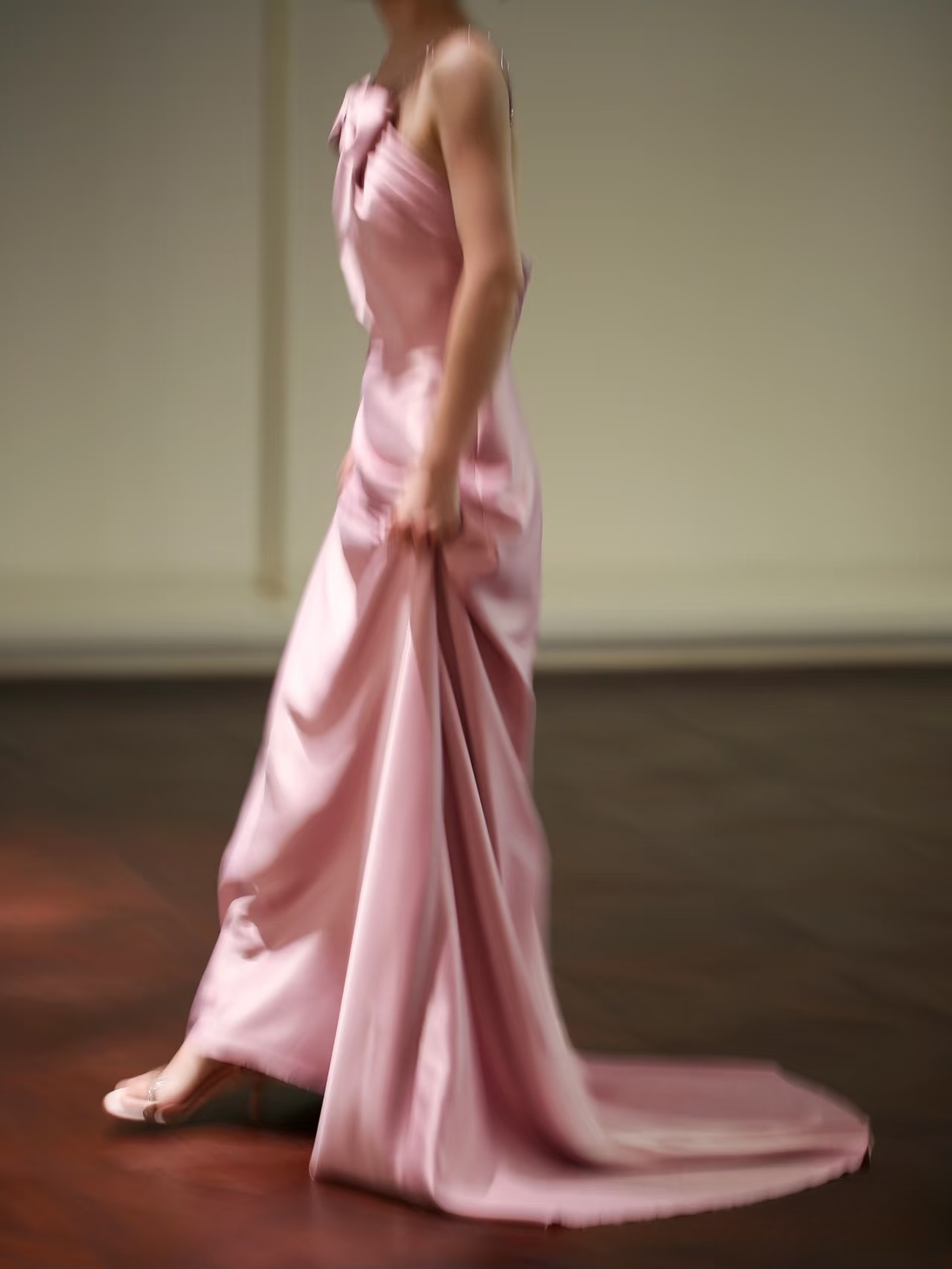 Zeitloses A-Linie Neckholder-Rosa Satin Langes Ballkleid Partykleid Geburtstags-Outfits Abschlusskleid AU149