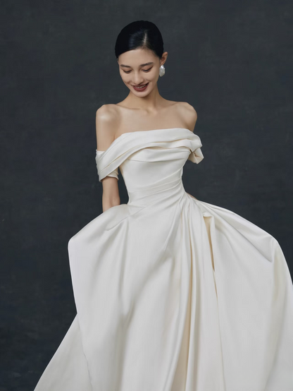 Traum Ballkleid aus der Schulter Satin Brautkleid mit Ärmeln Märchenhafte formale Brautkleider AU150