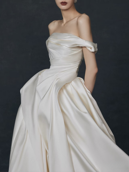 Traum Ballkleid aus der Schulter Satin Brautkleid mit Ärmeln Märchenhafte formale Brautkleider AU150