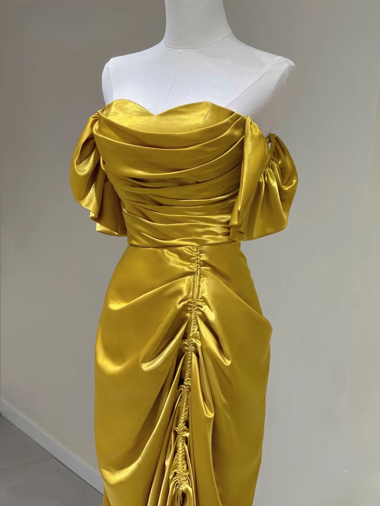 Robe de bal longue en satin doré, fourreau intemporelle, épaules dénudées, tenue de soirée, d'anniversaire, de remise de diplôme, AU154