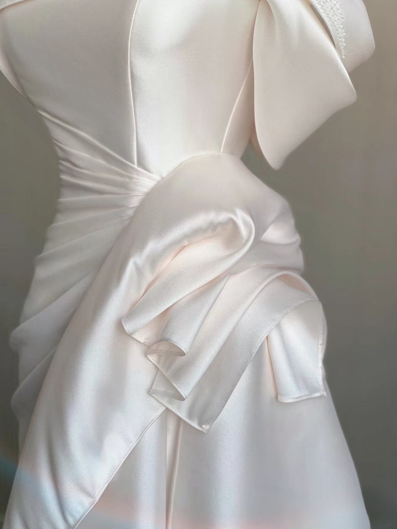Dream Mermaid Off The Shoulder Satin Wedding Dress With Sleeves Fairytale Autumn Wedding Dresses AU157
